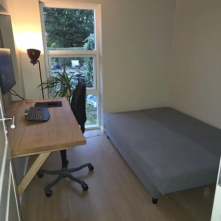 Modern - Walk To & 20m Train To Cph
