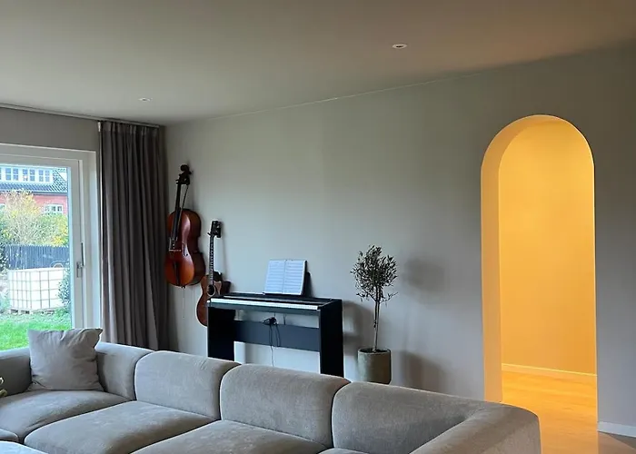 Modern - Walk To & 20m Train To Cph Koge