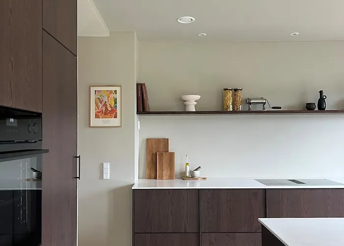 Modern - Walk To & 20m Train To Cph Koge