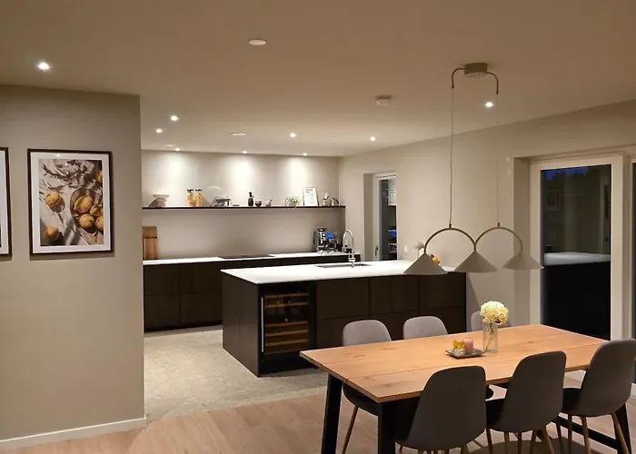 Modern - Walk To & 20m Train To Cph