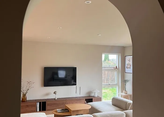 Modern - Walk To & 20m Train To Cph Feriehus Koge